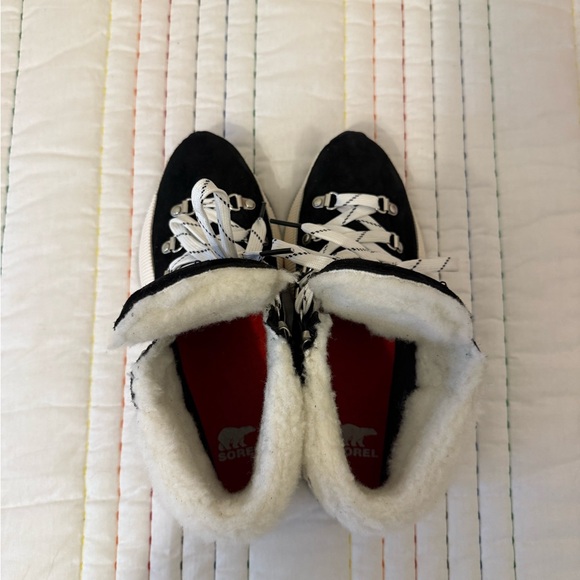 Sorel Black and White Winter Boots - Picture 5 of 9